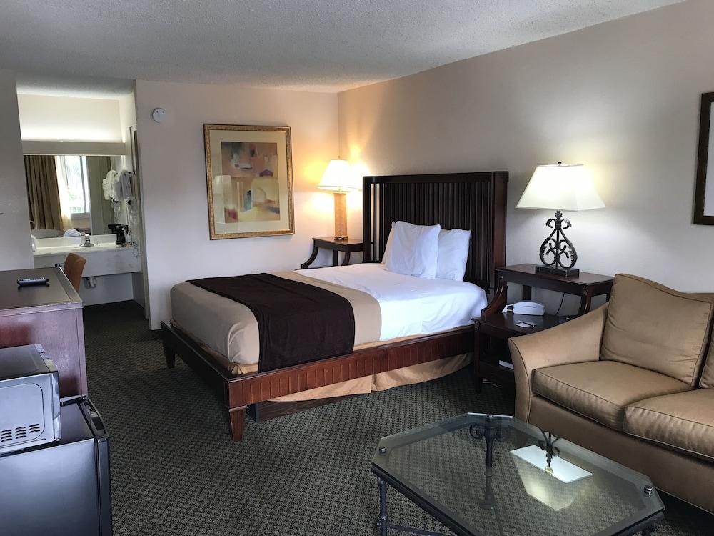 Quality Inn Tampa Lake Magdalene المظهر الخارجي الصورة