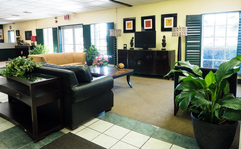 Quality Inn Tampa Lake Magdalene المظهر الخارجي الصورة