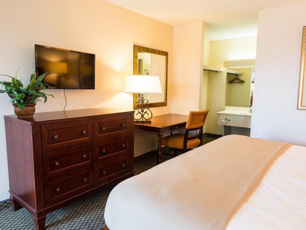 Quality Inn Tampa Lake Magdalene المظهر الخارجي الصورة