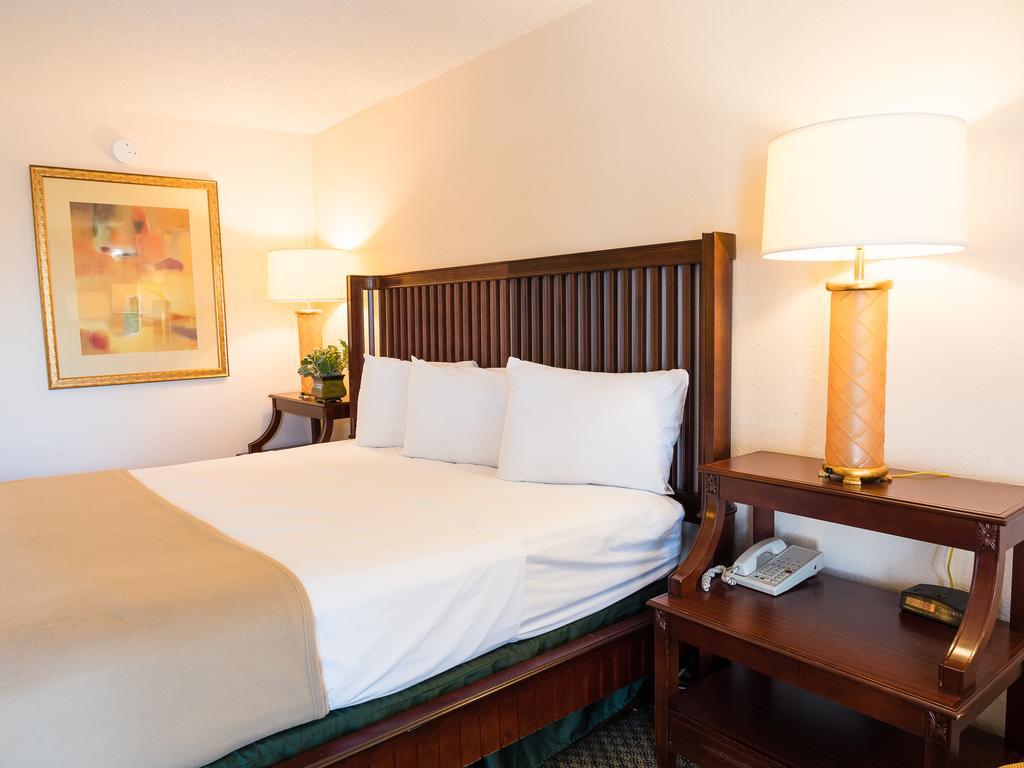 Quality Inn Tampa Lake Magdalene المظهر الخارجي الصورة