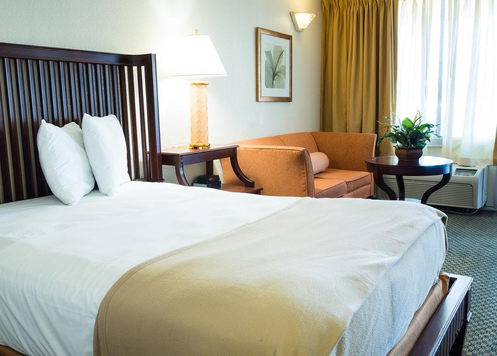 Quality Inn Tampa Lake Magdalene المظهر الخارجي الصورة
