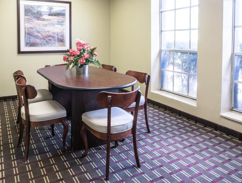 Quality Inn Tampa Lake Magdalene المظهر الخارجي الصورة