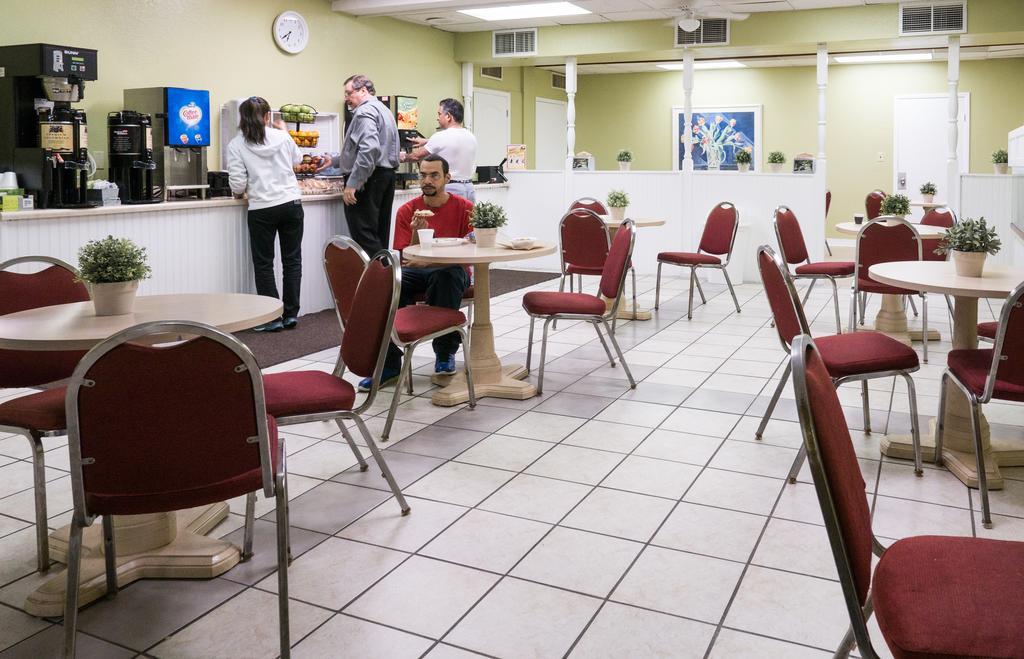 Quality Inn Tampa Lake Magdalene المظهر الخارجي الصورة