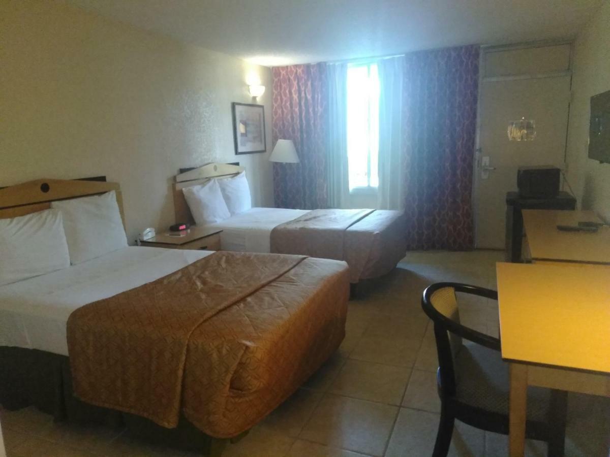 Quality Inn Tampa Lake Magdalene المظهر الخارجي الصورة